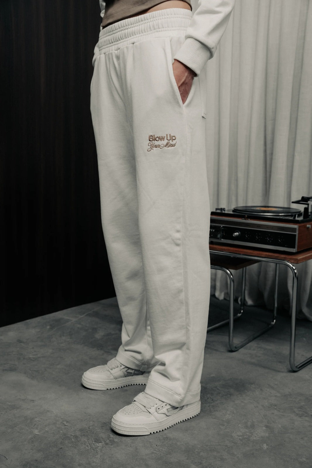 STRAIGHT-LEG JOGGER IVORY
